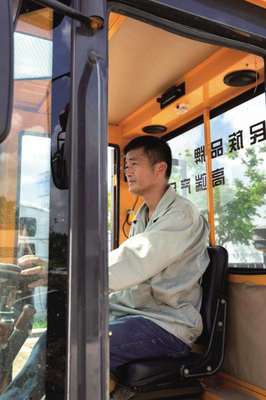 从传统农民变身新型农民 20年坚持种好一朵菇